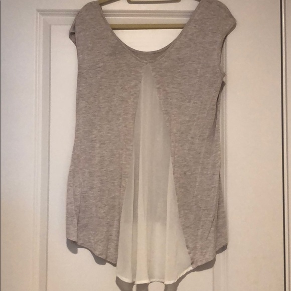 Short sleeve top with hi-low hem - Picture 2 of 2